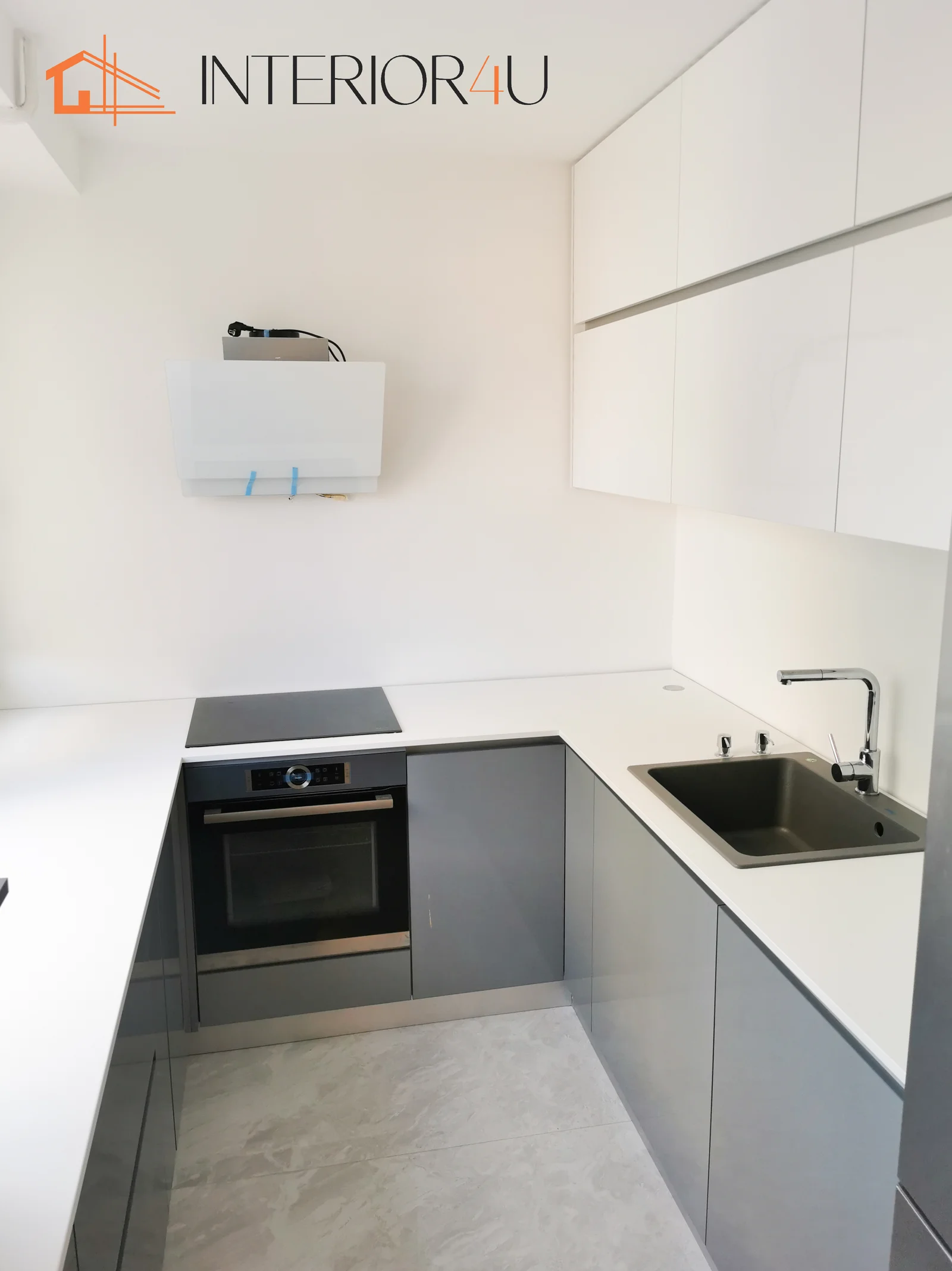 Elegantna kuhinja s drvenim detaljima - Zagreb